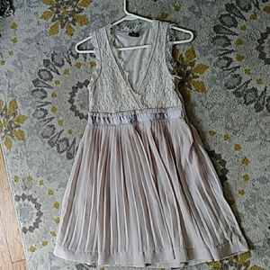 Elegant Beige Lace Flowy Dress size Medium